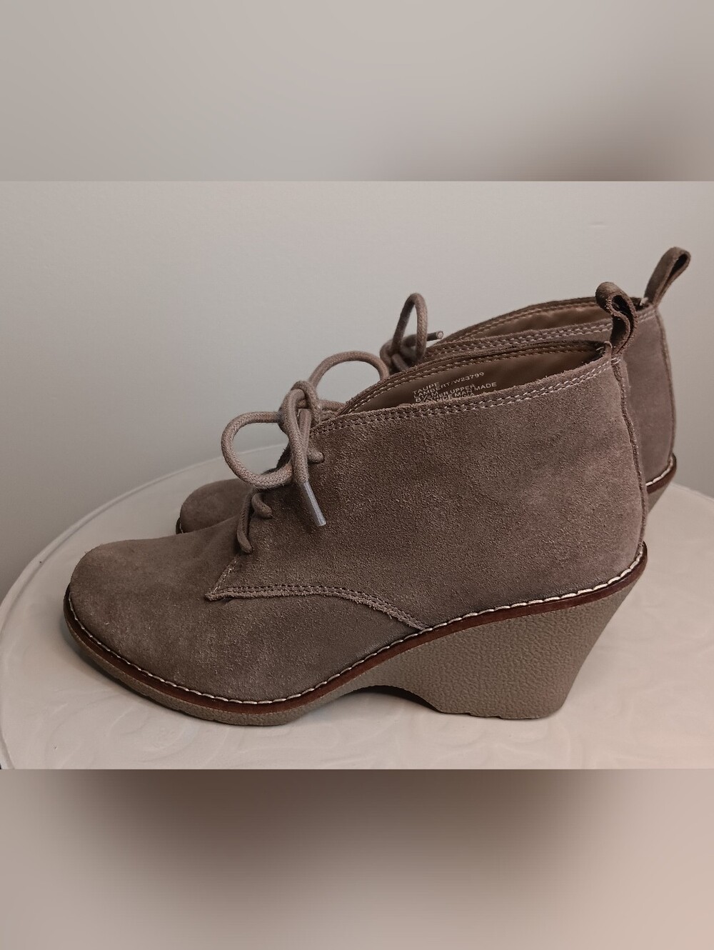 White Mountain Lambert Taupe Suede Wedge Lace Up Ankle Booties Women's Size 8.5
